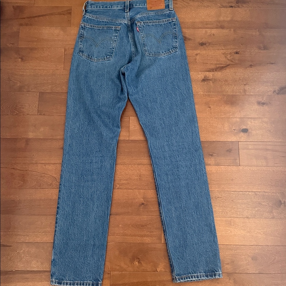 Levi’s 501 Jeans - Picture 2 of 2